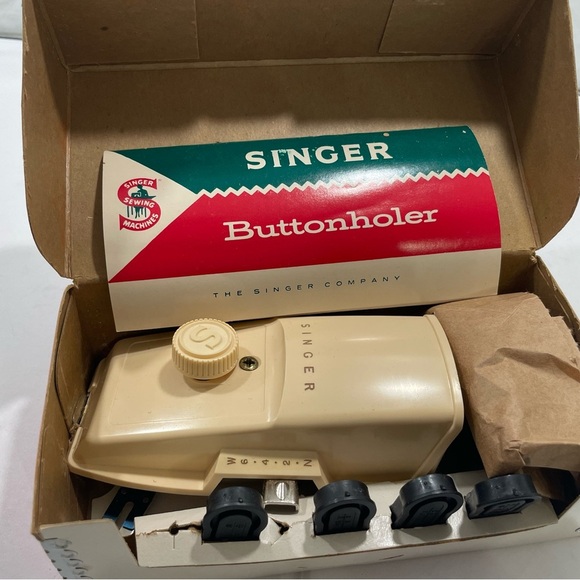 Singer Buttonholer In VINTAGE 1960? Original Box Makes Perfect Buttonholes - Picture 5 of 8